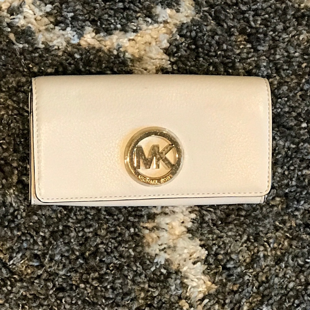 COPY - Michael Kors wallet